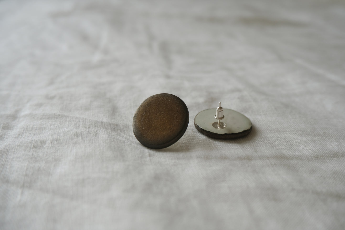 Large Ora Porcelain Round Earrings In Bronze - Sagu