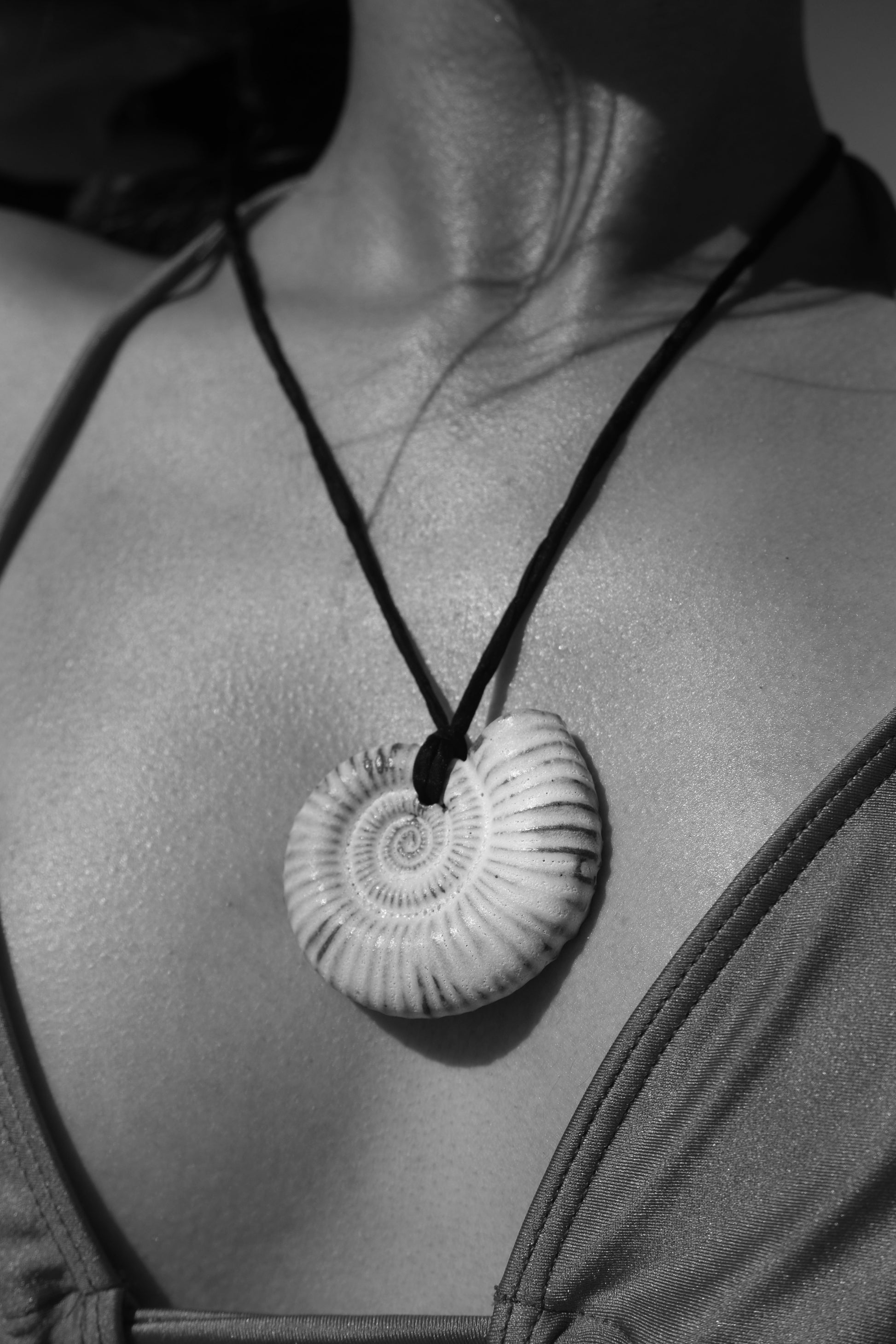 Nautila Pendant Ceramic Necklace In Ivorystone - Sagu