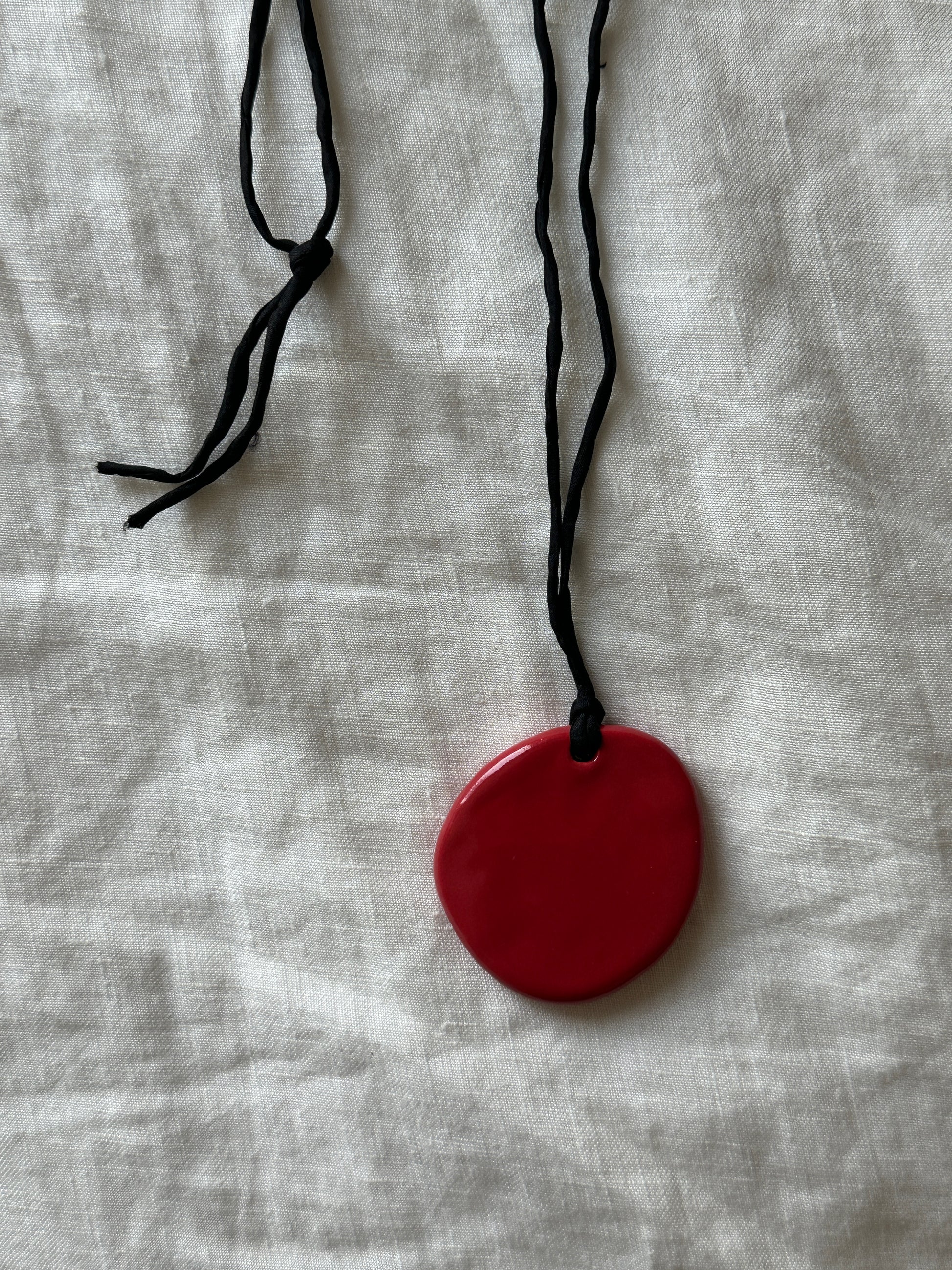 Poppy Porcelain Necklace - Sagu