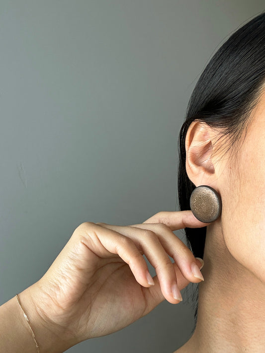 Large Ora Porcelain Round Earrings In Bronze - Sagu