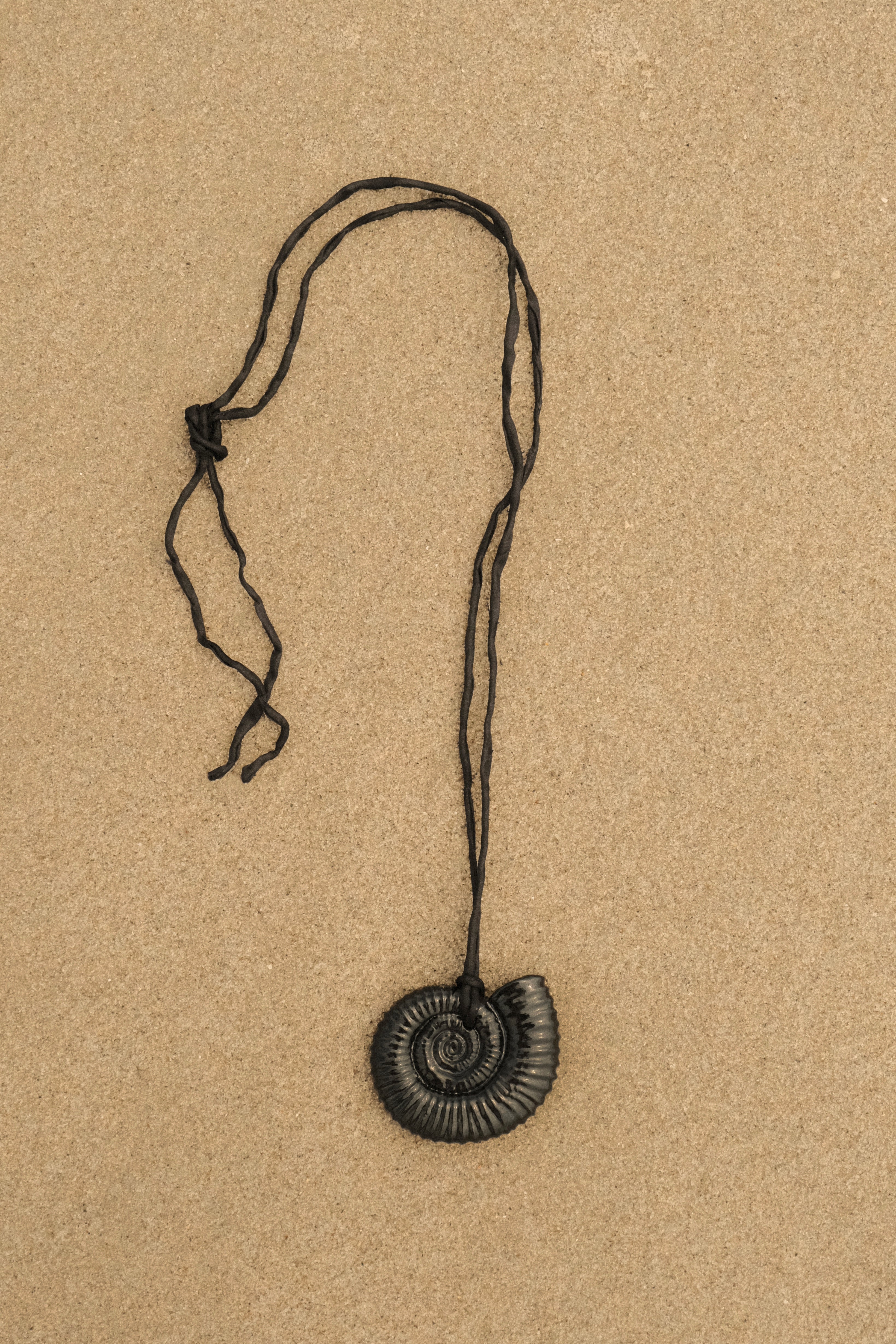 Nautila Ceramic Pendant Necklace In Onyx - Sagu