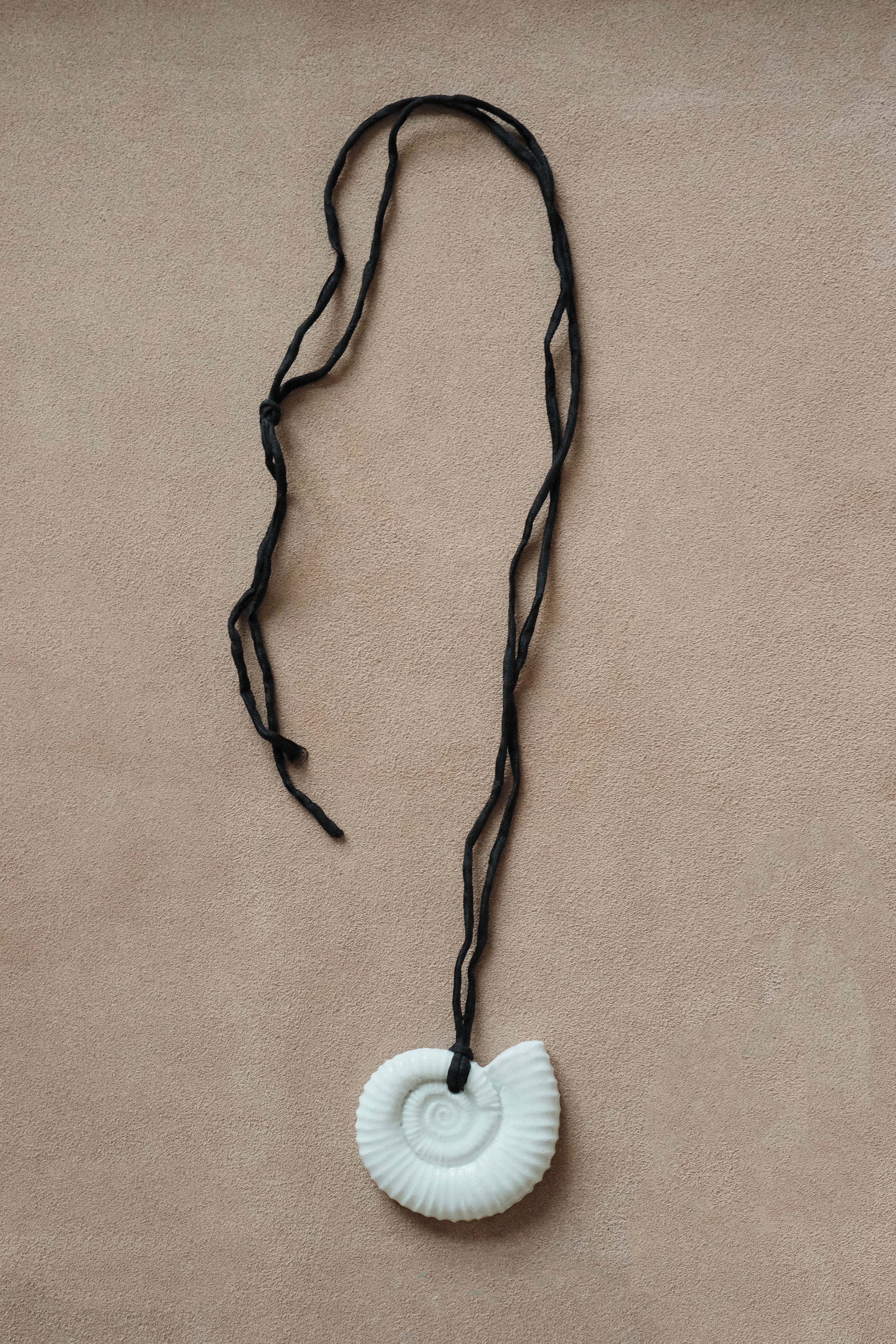 Nautila Ceramic Pendant Necklace In White - Sagu