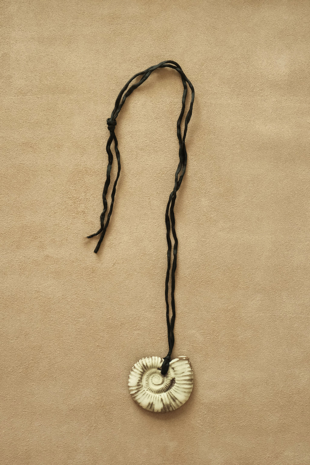 Nautila Ceramic Pendant Necklace In Ivorystone - Sagu