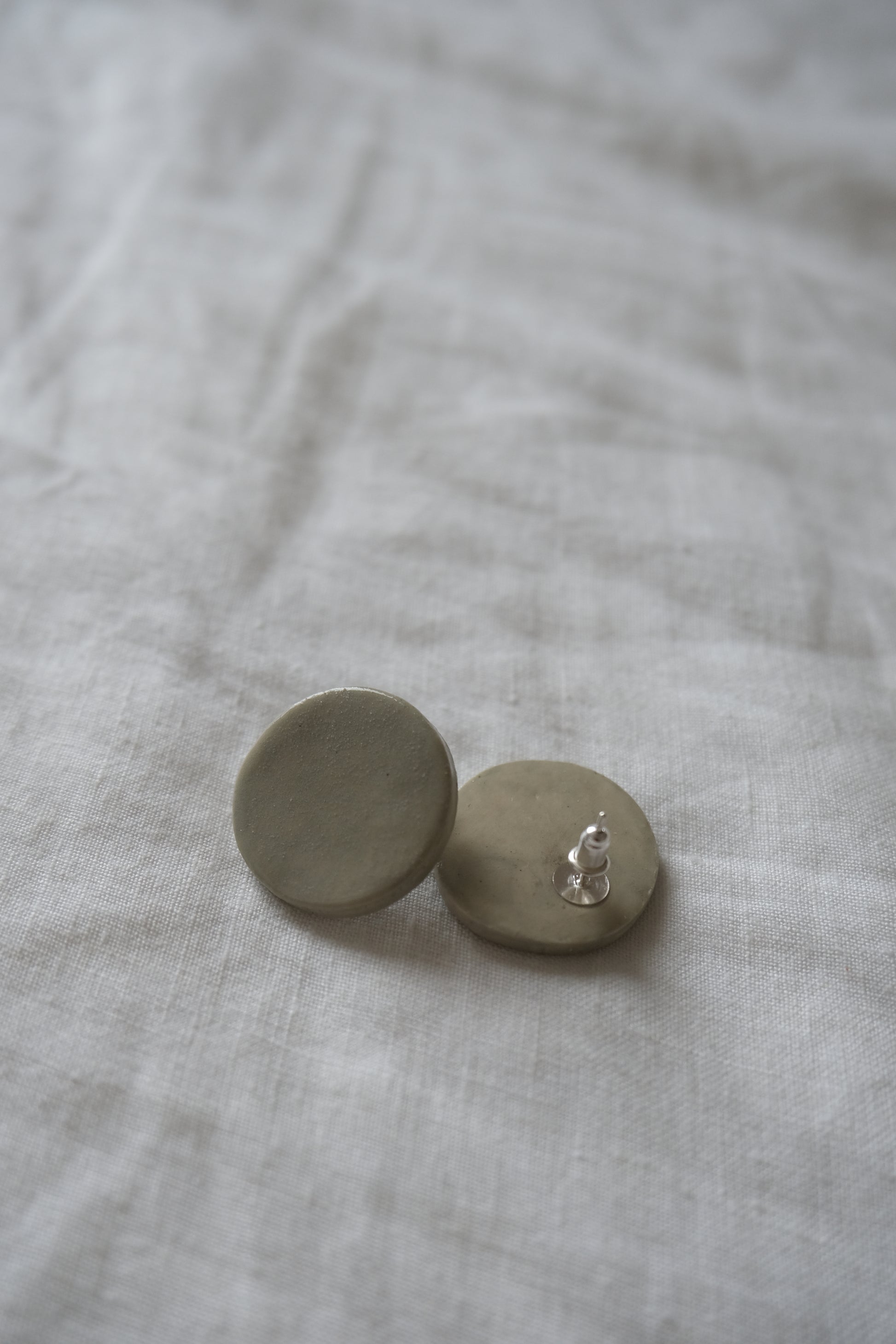 Large Ora Porcelain Round Earrings In Sand - Sagu